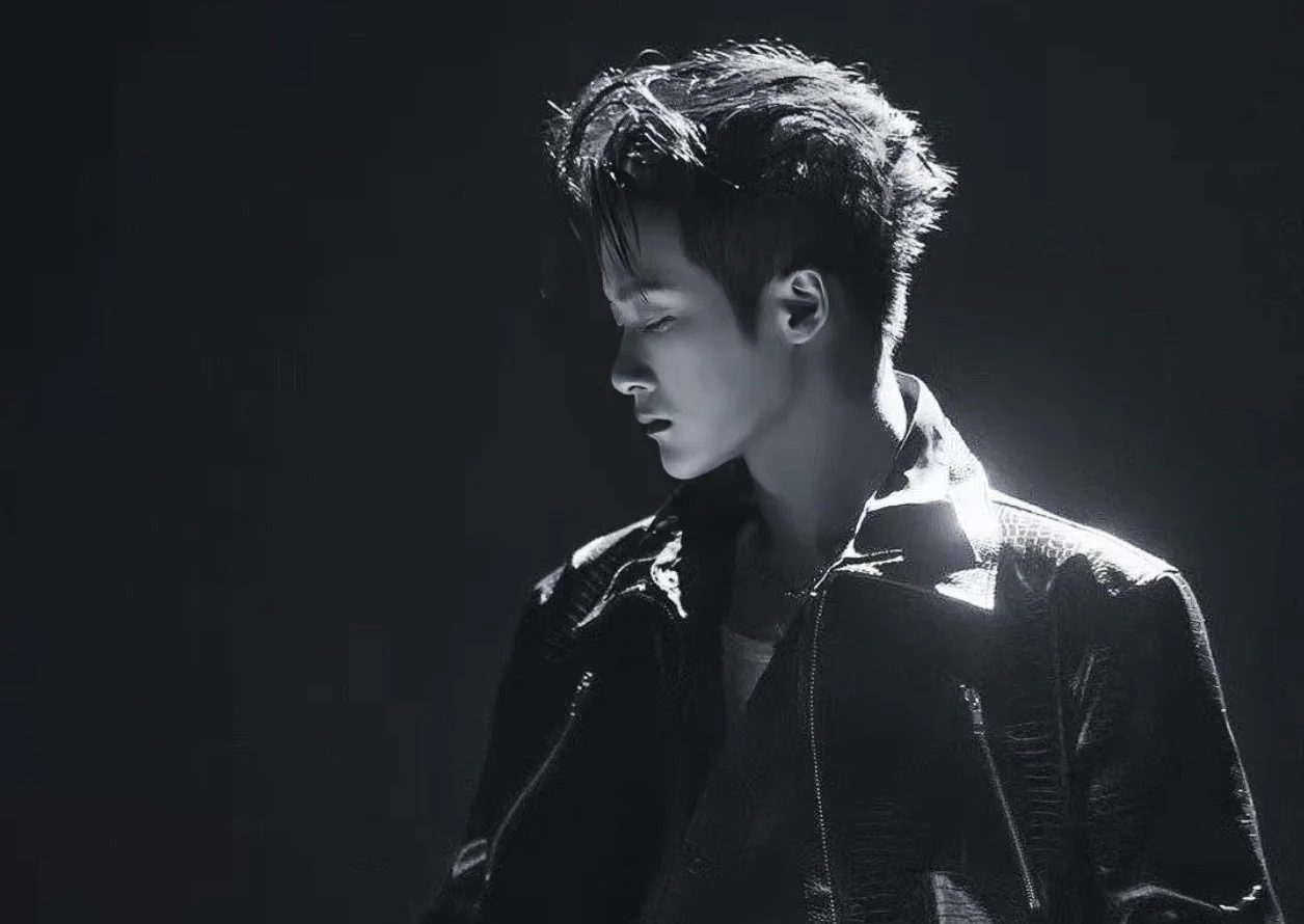 Theo dấu chân anh..