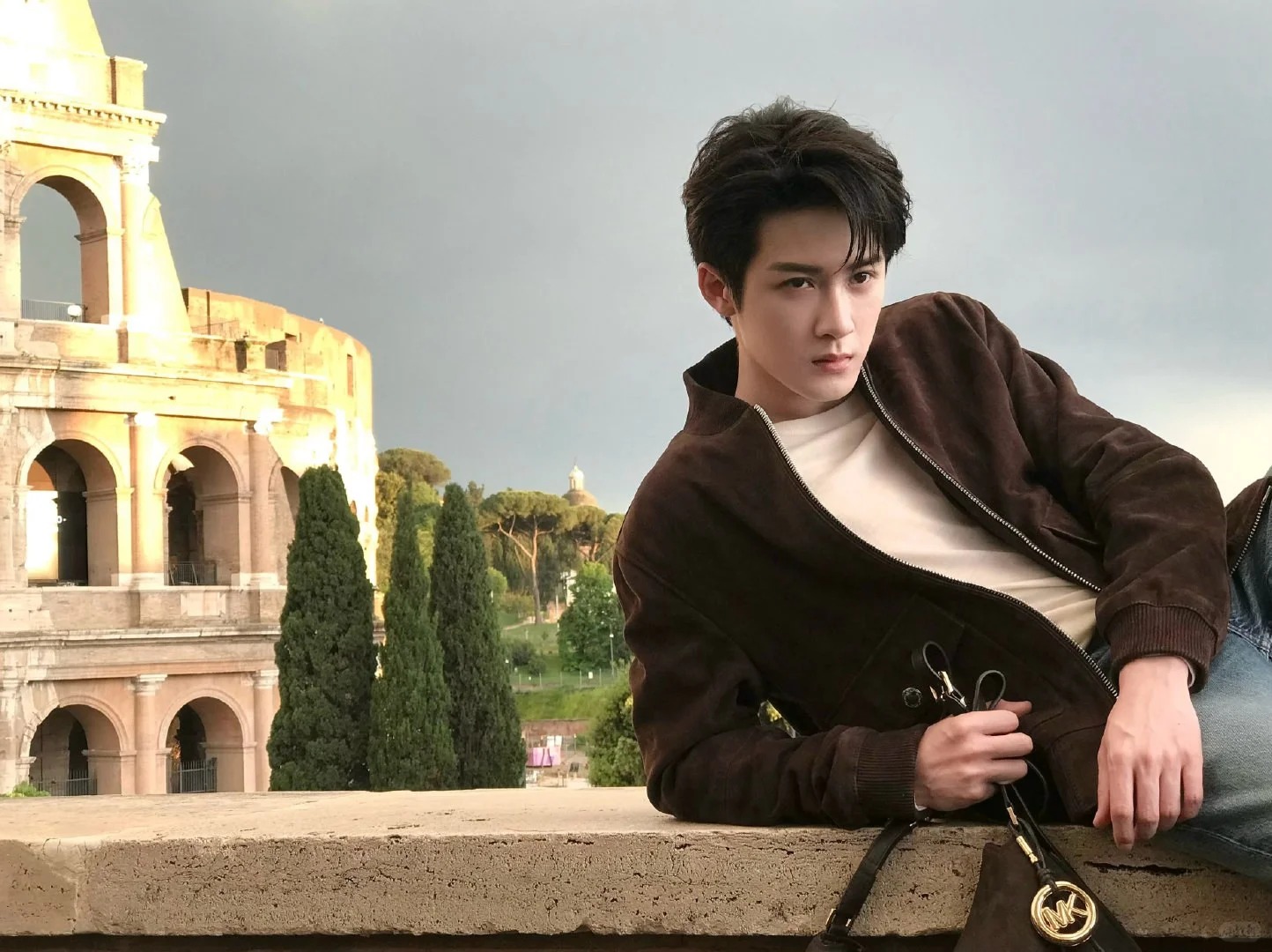 WWD: Michael Kors chọn Đàn Kiện Thứ làm Đại diện toàn cầu và chiến dịch quảng cáo Thu 2025