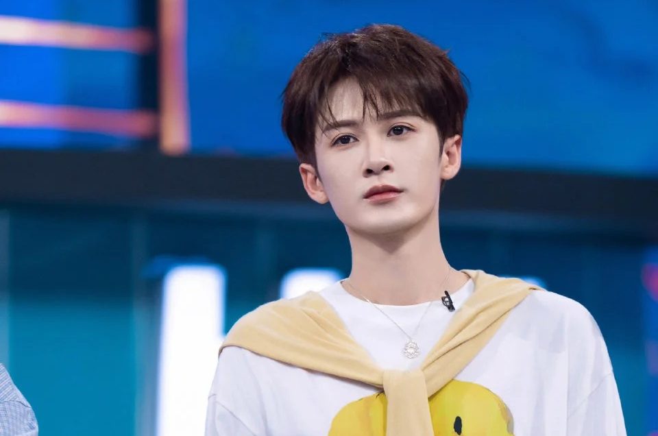 Màn nhảy 10 phút của Đàn Kiện Thứ gây&nbsp;sốt!